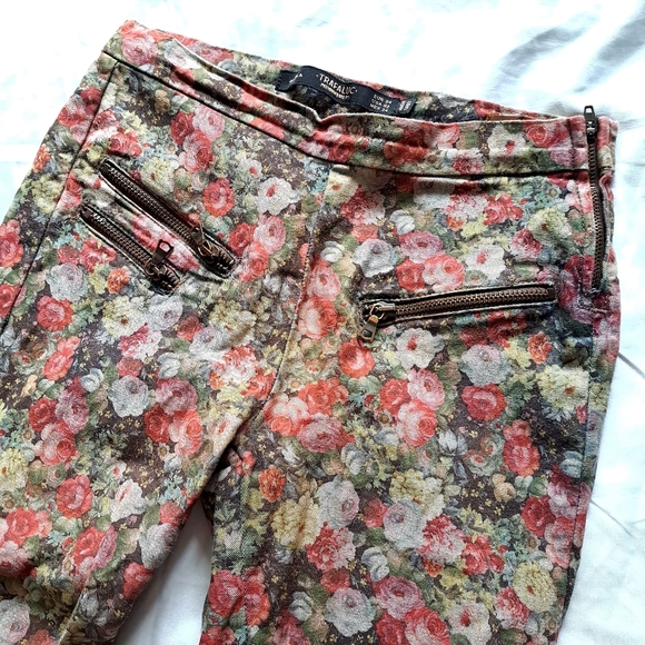 Zara | Floral Multi color jean jegging skinny with bronze zipper accents - Picture 5 of 11